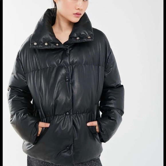 uo mae hooded puffer jacket